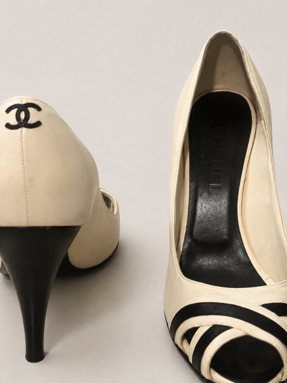 Vintage CHANEL Cream Black Colorblock Peep Toe Stiletto Pumps CC Logo IT 39